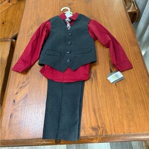 New Boys Sz 4T Van Heusen 4 Piece Suit